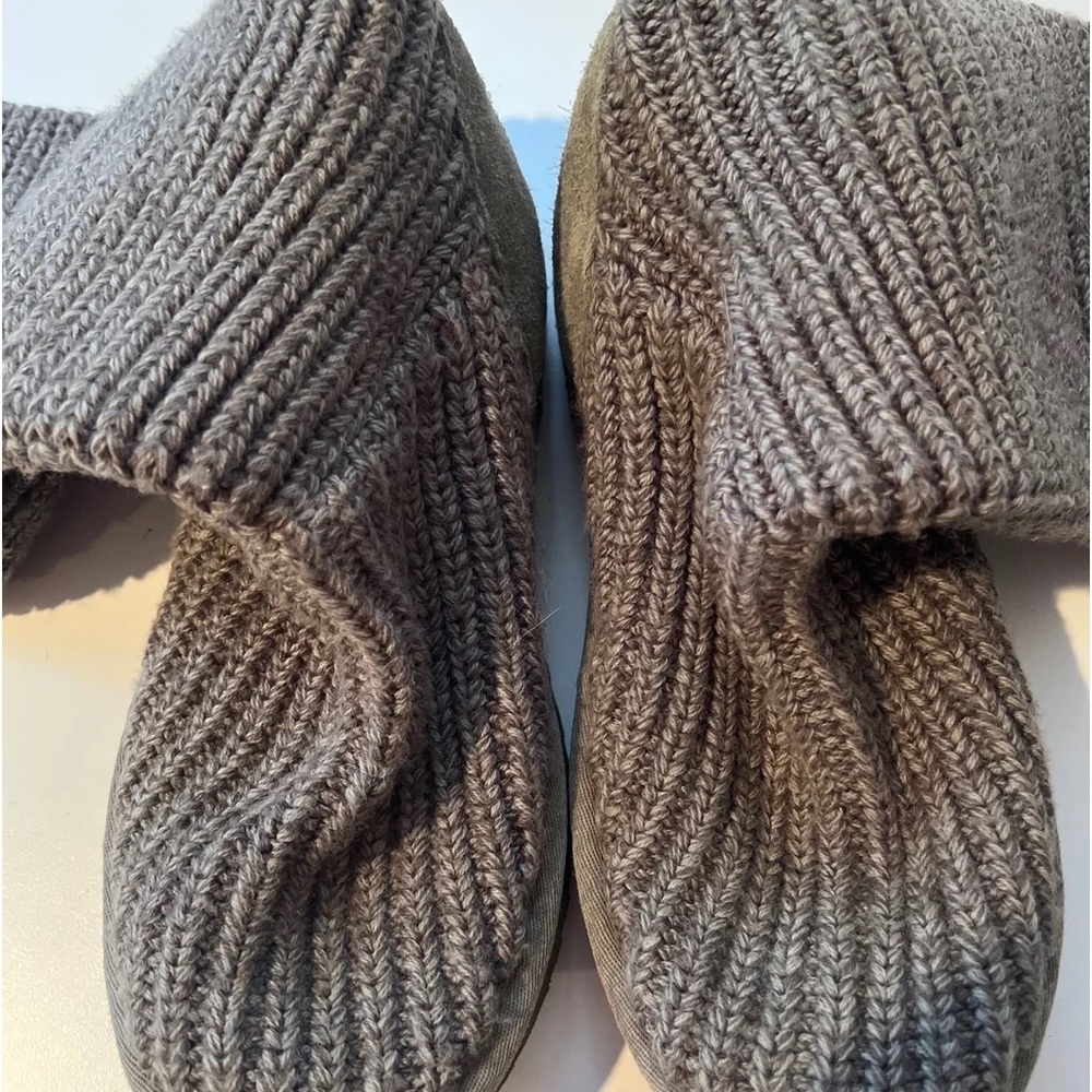Ugg Womens 10 Classic Cardy Gray Ribbed Knit Boots Button Sheepskin Lining - Picture 4 of 6